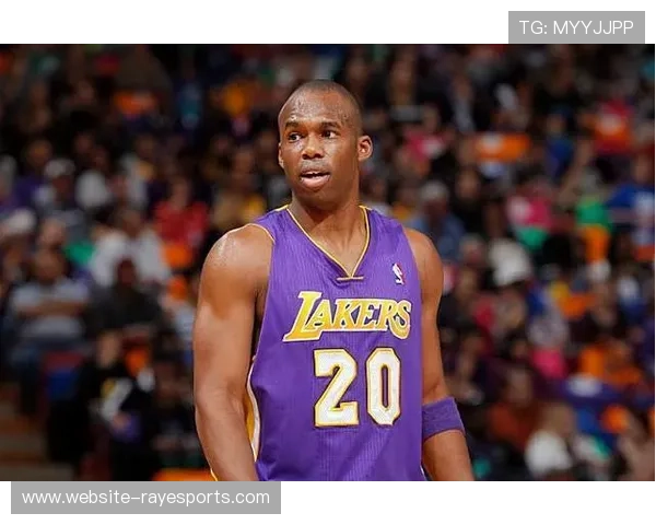 圣路易斯城助理教练因家庭原因辞职，球队予以批准并支持